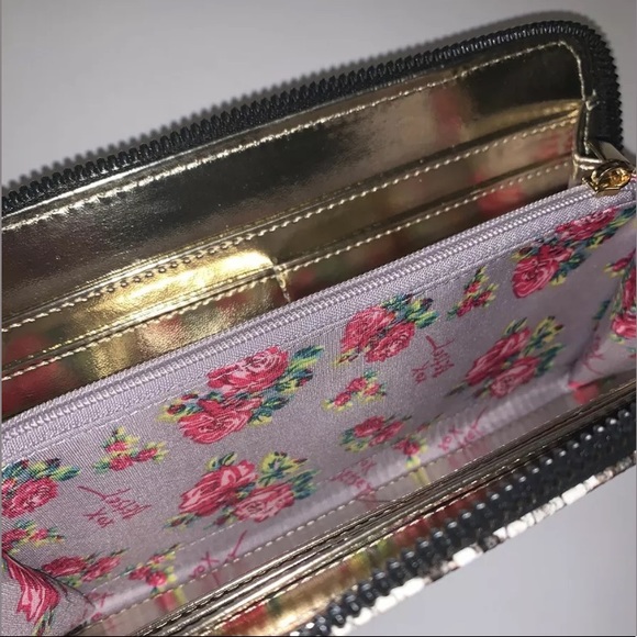 COPY - BETSEY JOHNSON Bow Wallet - Picture 3 of 4